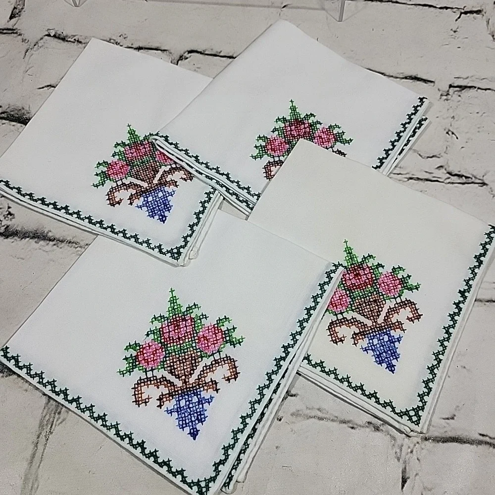Vintage Cross-Stitch Embroidered Cloth Napkins Lot Of 4‎ Traditional Grannycore